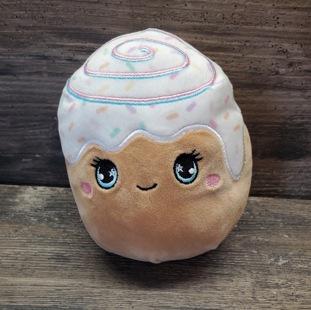 2022 Kellytoy SQUISHMALLOW 5" Scented Mystery Squad‎ Plush Stuffed CINNAMON ROLL